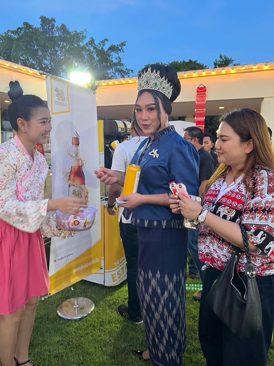 Thai Embassy with Da Houg Heng 28